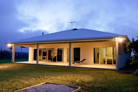 MilaViews - Yamba Accommodation 0