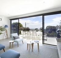 Mills Beach Retreat Luxury Family Retreat with hydrotherapy spa opposite beach walk to village - Yamba Accommodation