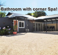 MODERN  LUXURIOUS WITH SPA BATH - Yamba Accommodation