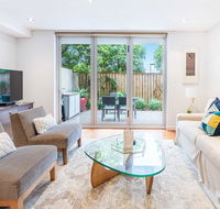Modern apartment with large courtyard and short walk to Bondi Beach - Yamba Accommodation