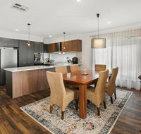 Modern Seaside Getaway Mornington - Yamba Accommodation
