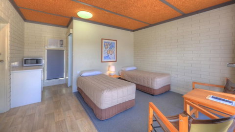 Motel Meneres - Yamba Accommodation 1