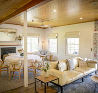 Myrtle Tree Lodge - Flowers Kangaroo Valley - Yamba Accommodation