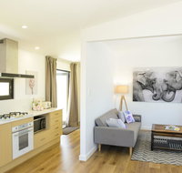 Myrtle Tree Lodge - Trunks - Yamba Accommodation