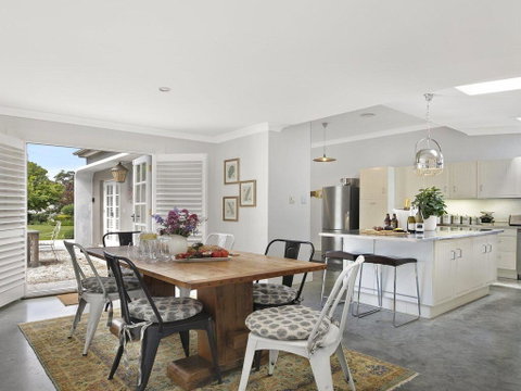 Nattai Lodge - House & Cottage In Beautiful Garden - Yamba Accommodation 1