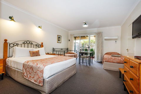 Nelsons Of Bridgetown - Yamba Accommodation 2