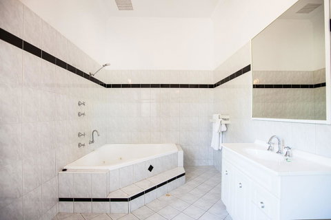 Captain Stirling Hotel - Yamba Accommodation 26