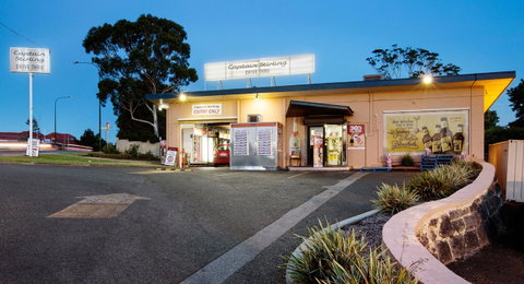 Captain Stirling Hotel - Yamba Accommodation 24