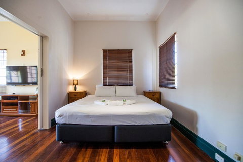 Captain Stirling Hotel - Yamba Accommodation 1