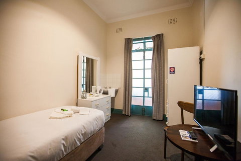 Captain Stirling Hotel - Yamba Accommodation 3
