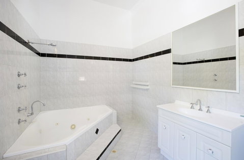Captain Stirling Hotel - Yamba Accommodation 9