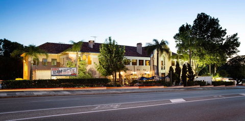 Captain Stirling Hotel - Yamba Accommodation 0