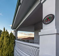 Serpentine Rose - Yamba Accommodation