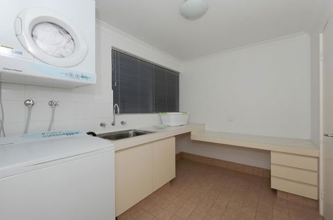 Cottesloe Beach House II - Yamba Accommodation 20