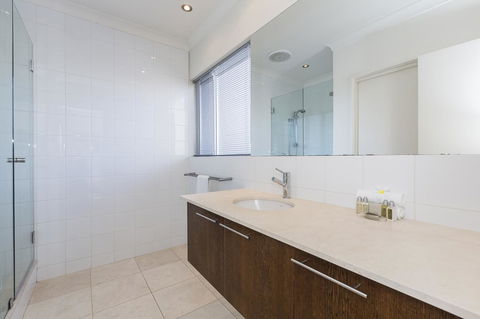 Cottesloe Beach House II - Yamba Accommodation 18