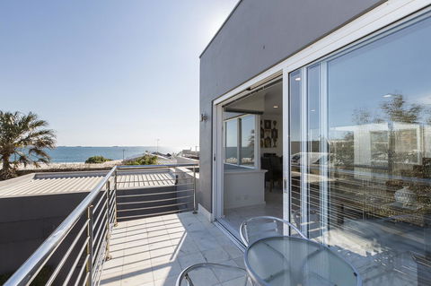 Cottesloe Beach House II - Yamba Accommodation 9
