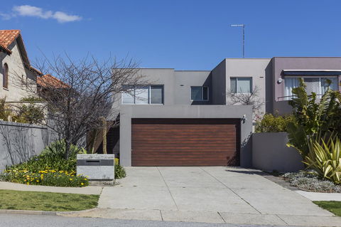 Cottesloe Beach House II - Yamba Accommodation 26