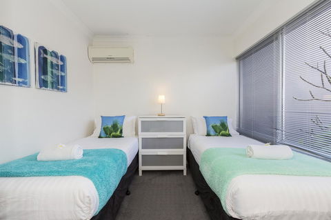 Cottesloe Beach House II - Yamba Accommodation 8