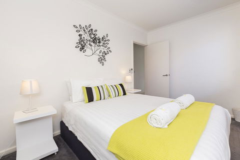 Cottesloe Beach House II - Yamba Accommodation 11