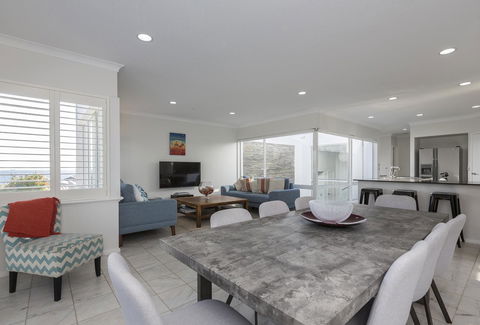 Cottesloe Beach House II - Yamba Accommodation 1