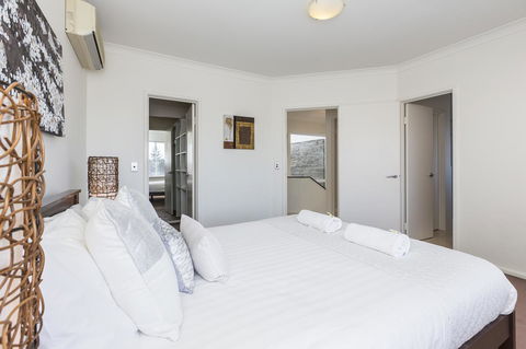 Cottesloe Beach House II - Yamba Accommodation 17