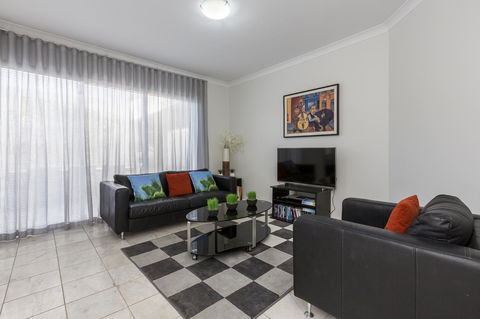 Cottesloe Beach House II - Yamba Accommodation 7