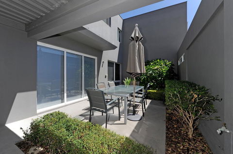 Cottesloe Beach House II - Yamba Accommodation 21