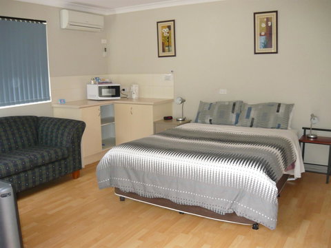 Albany Apartments - Yamba Accommodation 0