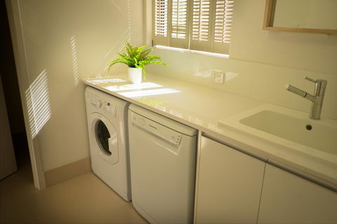 Cottesloe Artist's Beach Retreat - Yamba Accommodation 33