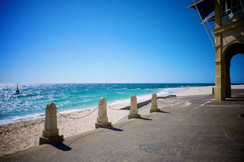 Cottesloe Artist's Beach Retreat - Yamba Accommodation 6