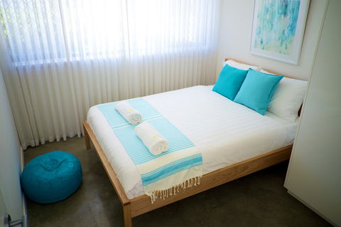 Cottesloe Artist's Beach Retreat - Yamba Accommodation 3