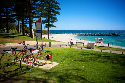 Cottesloe Artist's Beach Retreat - Yamba Accommodation 15