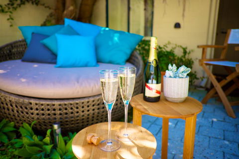 Cottesloe Artist's Beach Retreat - Yamba Accommodation 29