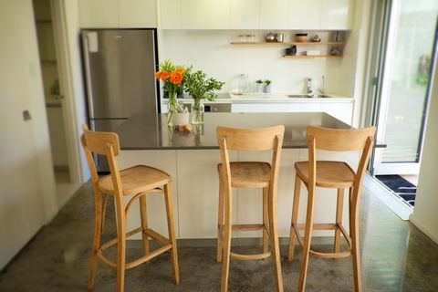 Cottesloe Artist's Beach Retreat - Yamba Accommodation 30