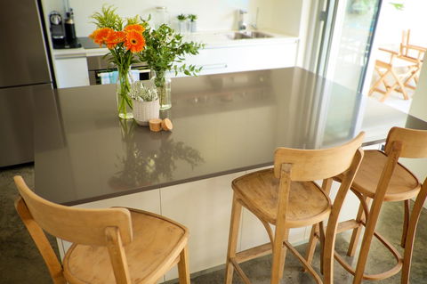 Cottesloe Artist's Beach Retreat - Yamba Accommodation 18