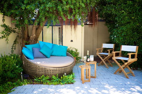 Cottesloe Artist's Beach Retreat - Yamba Accommodation 1