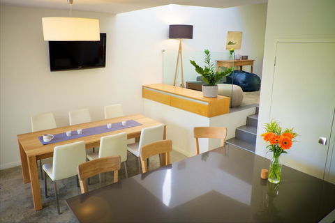 Cottesloe Artist's Beach Retreat - Yamba Accommodation 12