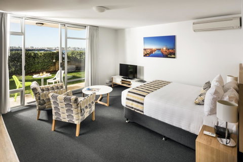 Be. Fremantle - Yamba Accommodation 5