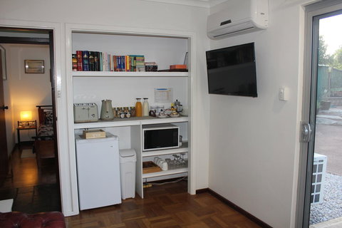 Jacaranda Hideaway Bed & Breakfast - Yamba Accommodation 4