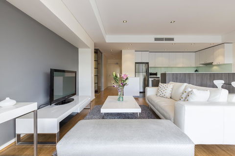 Gallery Serviced Apartments - Yamba Accommodation 6