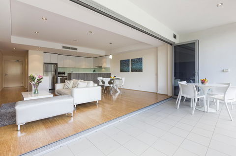 Gallery Serviced Apartments - Yamba Accommodation 5