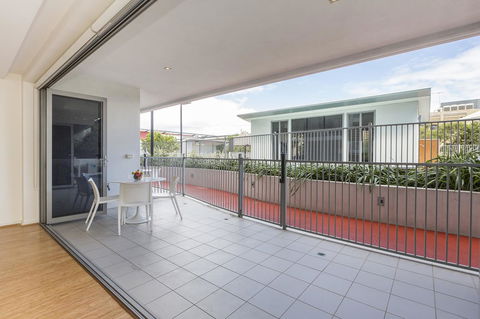 Gallery Serviced Apartments - Yamba Accommodation 4
