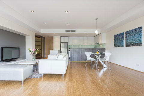 Gallery Serviced Apartments - Yamba Accommodation 3