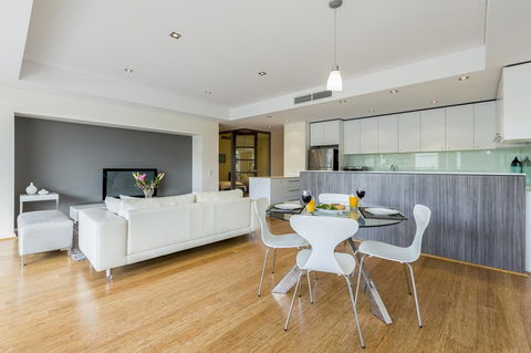Gallery Serviced Apartments - Yamba Accommodation 22