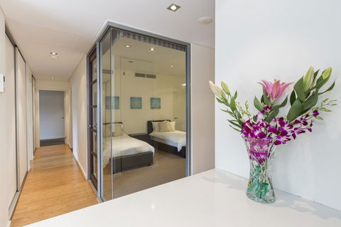 Gallery Serviced Apartments - Yamba Accommodation 10