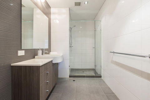 Gallery Serviced Apartments - Yamba Accommodation 8