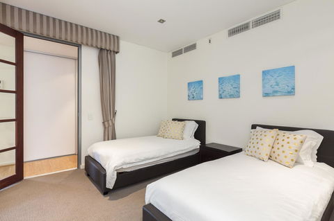 Gallery Serviced Apartments - Yamba Accommodation 9