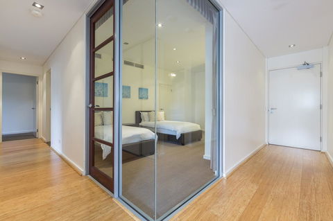 Gallery Serviced Apartments - Yamba Accommodation 17