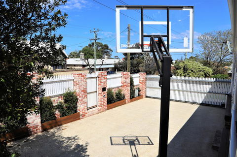 Fremantle Heritage Home For You To Enjoy! - Yamba Accommodation 8