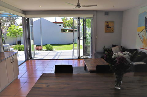 Fremantle Heritage Home For You To Enjoy! - Yamba Accommodation 11
